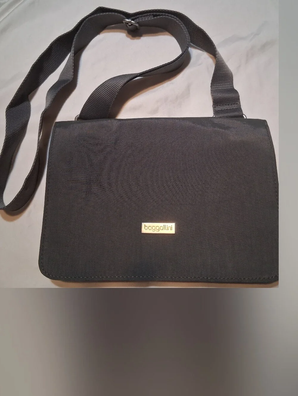 Baggallini Grey Lightweight Nylon Zipper Crossbody Travel Bag Collegiate Casual